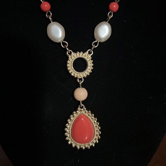 necklace- coral colored fashion 17” + 3” extension - Picture 2 of 6